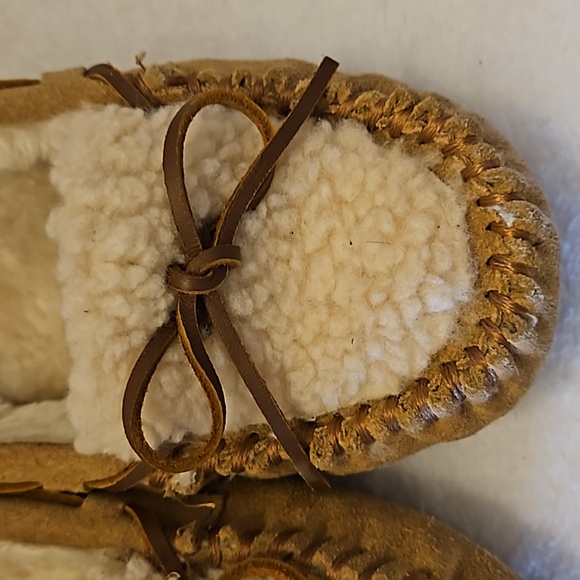 Minnetonka | Women's Tan Leather Slip-On Moccasin Indoor/Outdoor Slippers Sz 7 - Picture 3 of 12